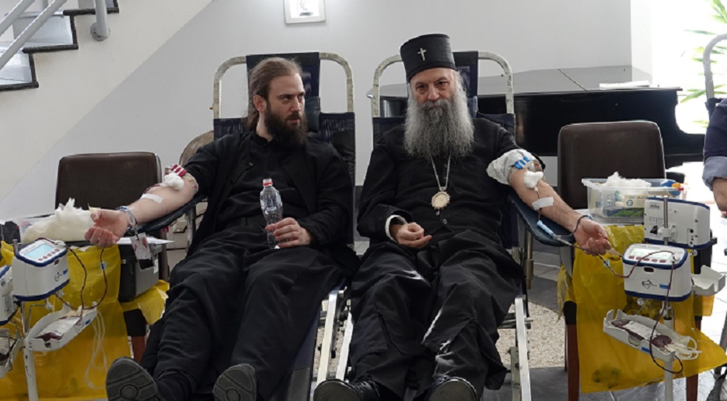 Patriarch Porfirije participates in voluntary blood donation campaign