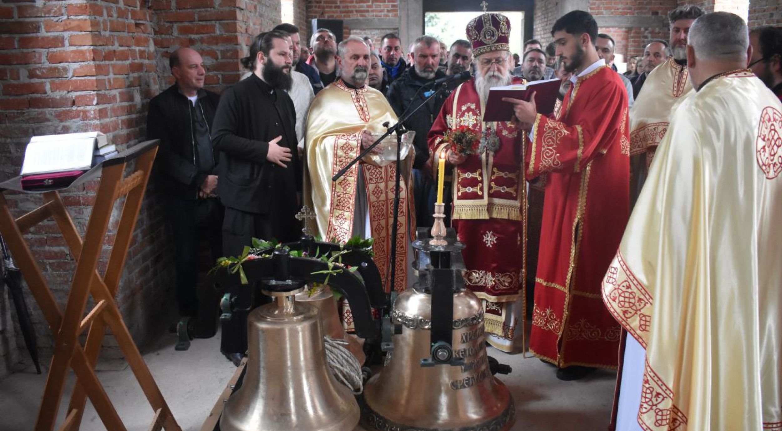 Oсвећени крстови и звона за храм Светог краља Милутина у Житорађи 