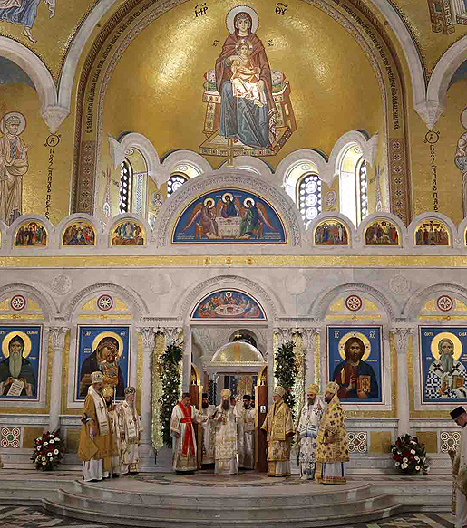 Патријарх српски Порфирије по први пут началствовао светом Литургијом у Спомен храму Светог Саве на Врачару