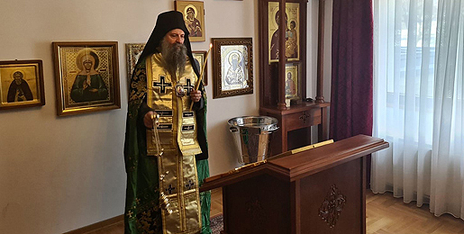 Патријарх Порфирије служио помен епископу Атанасију