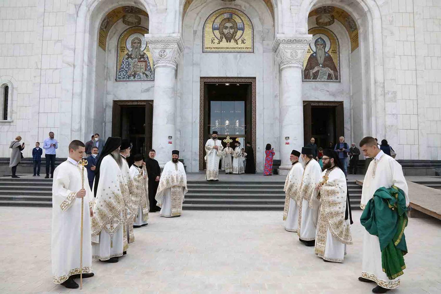 Васкршња Литургија у храму Светог Саве (фото)