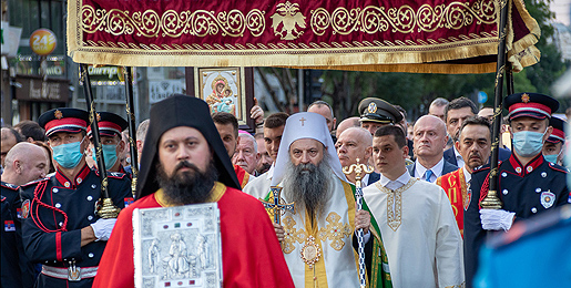 Патријарх српски Порфиријe: Господ нас је на Спасовдан узнео на Небо и наша ограничења покидао