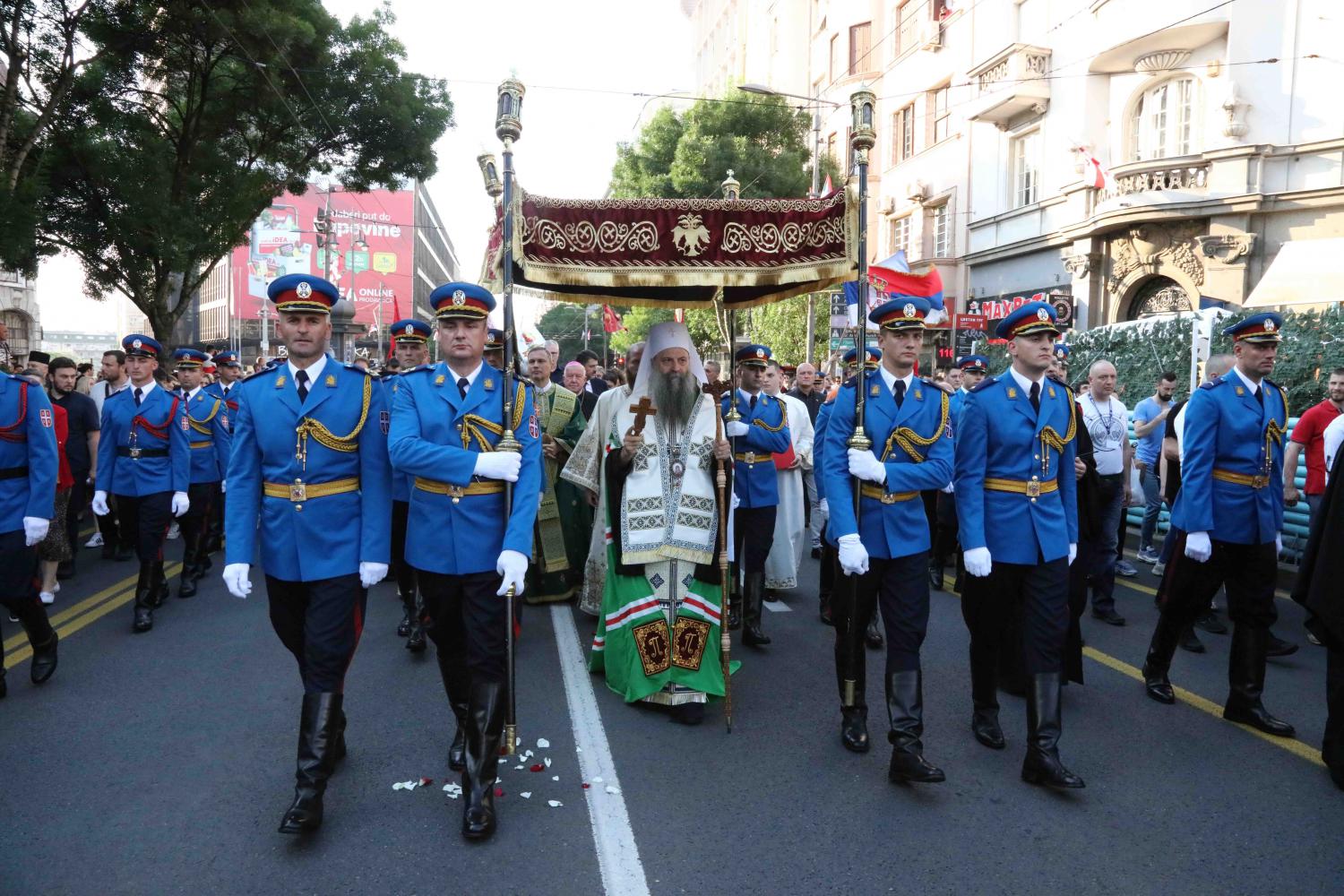 Στο Βελιγράδι χιλιάδες πιστοί ακολούθησαν τον Πατριάρχη στην Ι. Λιτανεία υπέρ της ειρήνης
