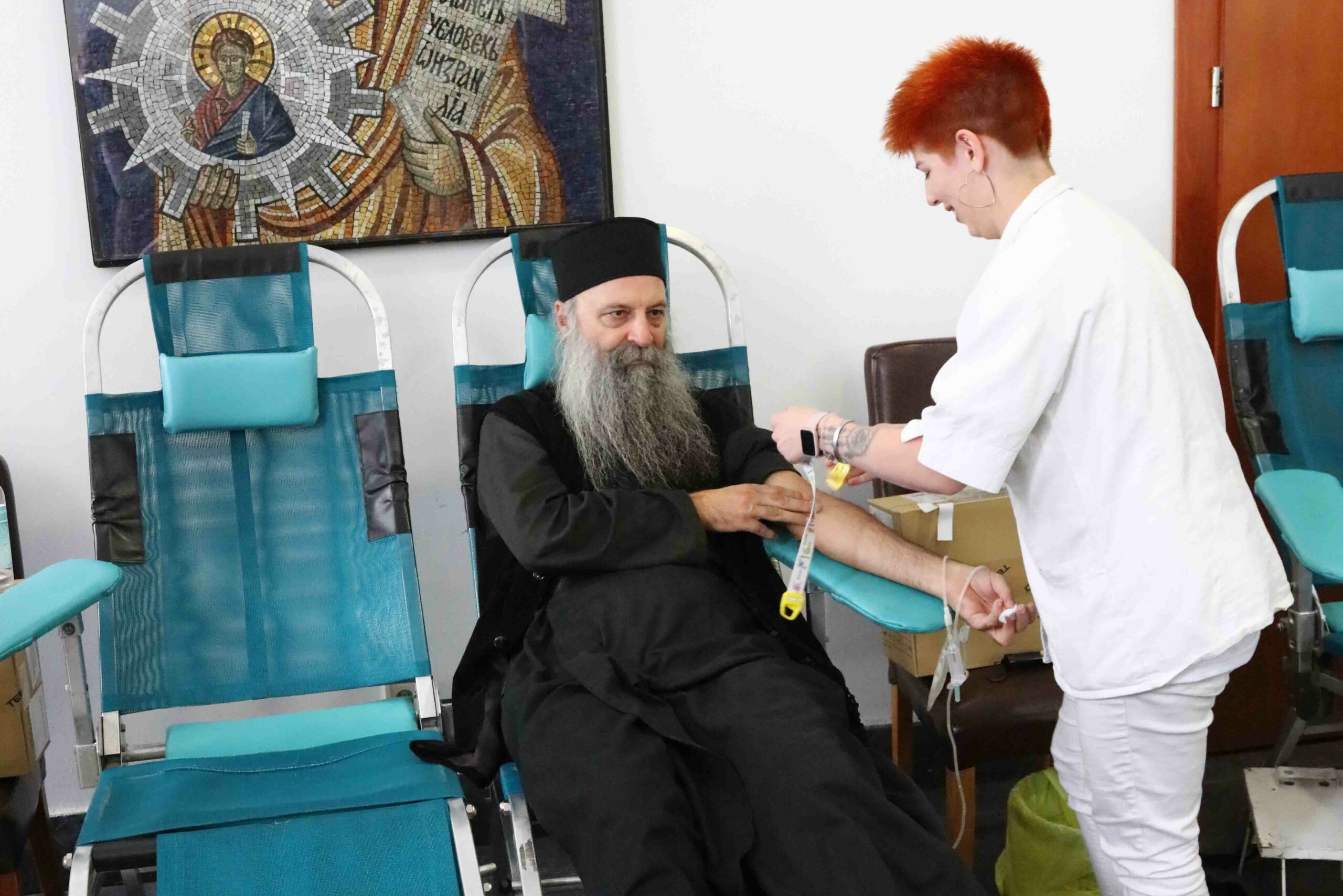 Patriarch Porfirije took part in the voluntary blood donation campaign