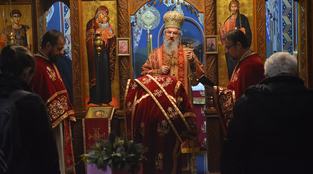 Владика Јован: Нека засија светлост у срцима вашим