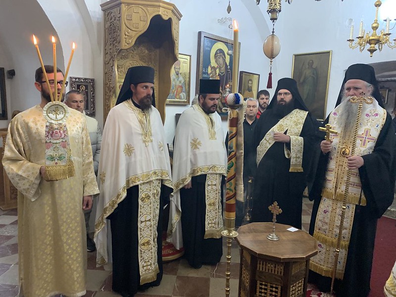 Митрополит Јоаникије служио помен пострадалима у ОШ „Владислав Рибникар”
