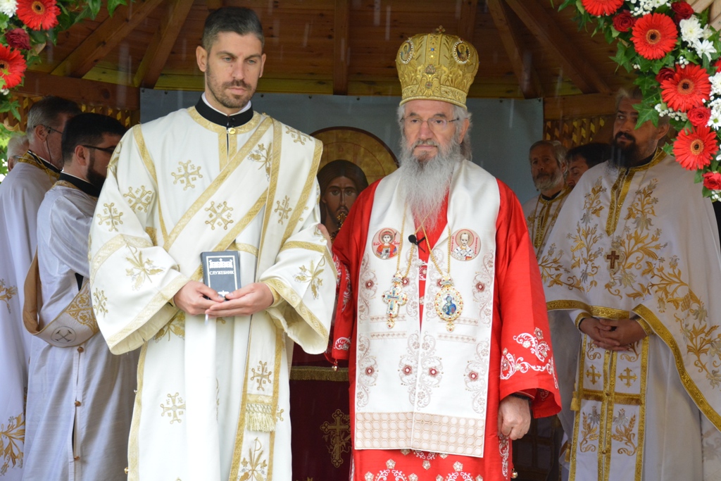 Владика Јован: На Косову смо се родили за Христа, за Цркву Његову, за Јеванђење