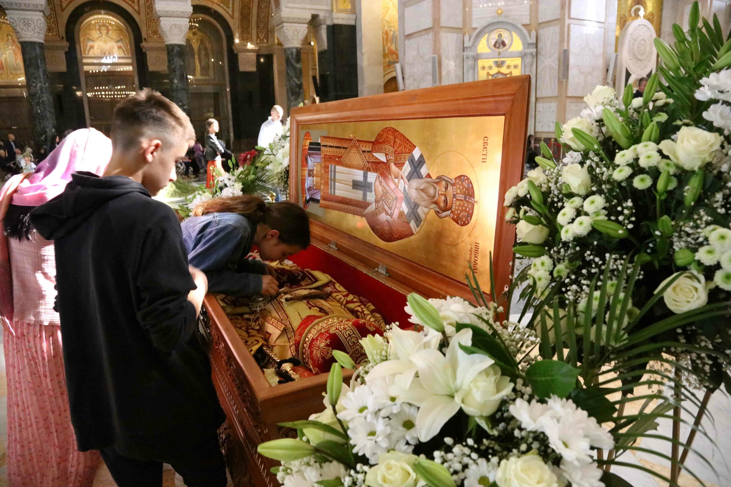 Μετά τη Θεία Λειτουργία το Βελιγράδι αποχαιρέτησε τον Άγιο Νικόλαο, επίσκοπο Ζίτσης και Αχρίδος