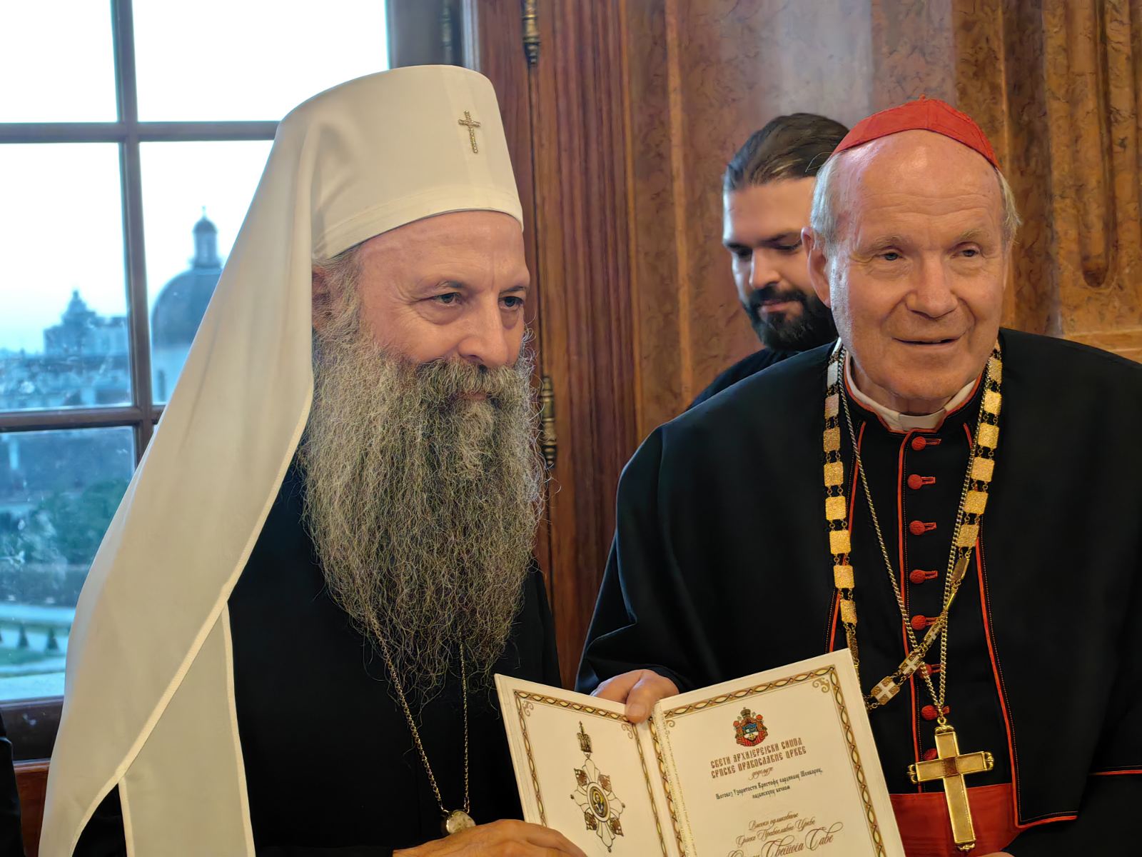 To παράσημο του Τάγματος του Αγίου Σάββα στον Αρχιεπίσκοπο Βιέννης Κρίστοφ Σένμπορν