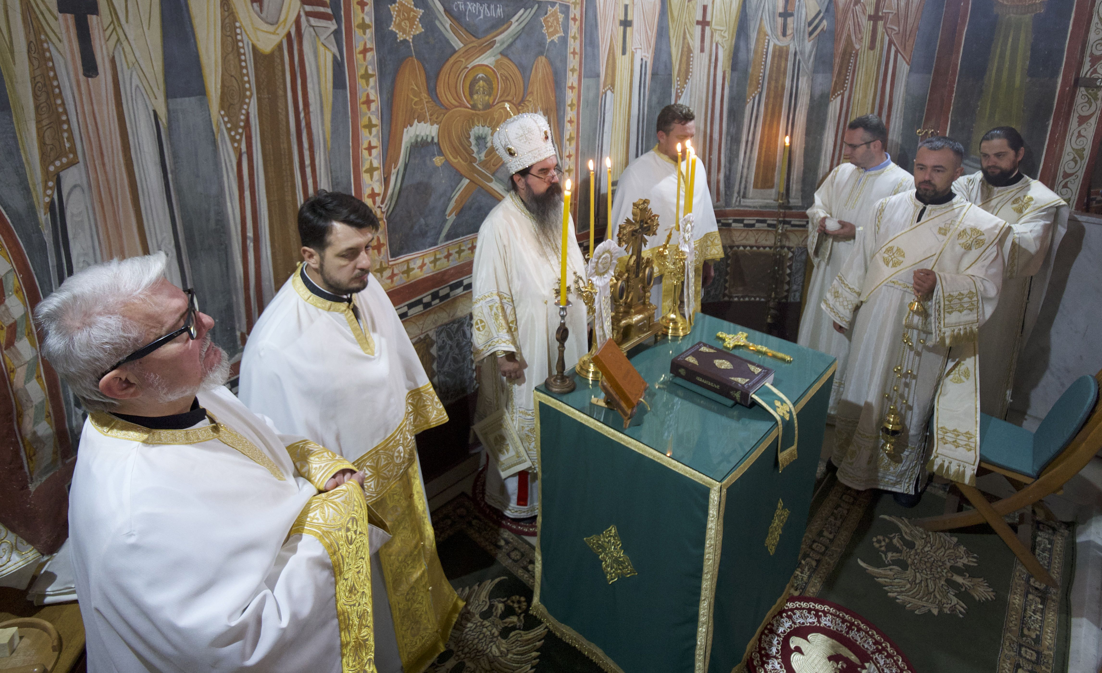 Владика Јеротеј богослужио у Мачванској Митровици