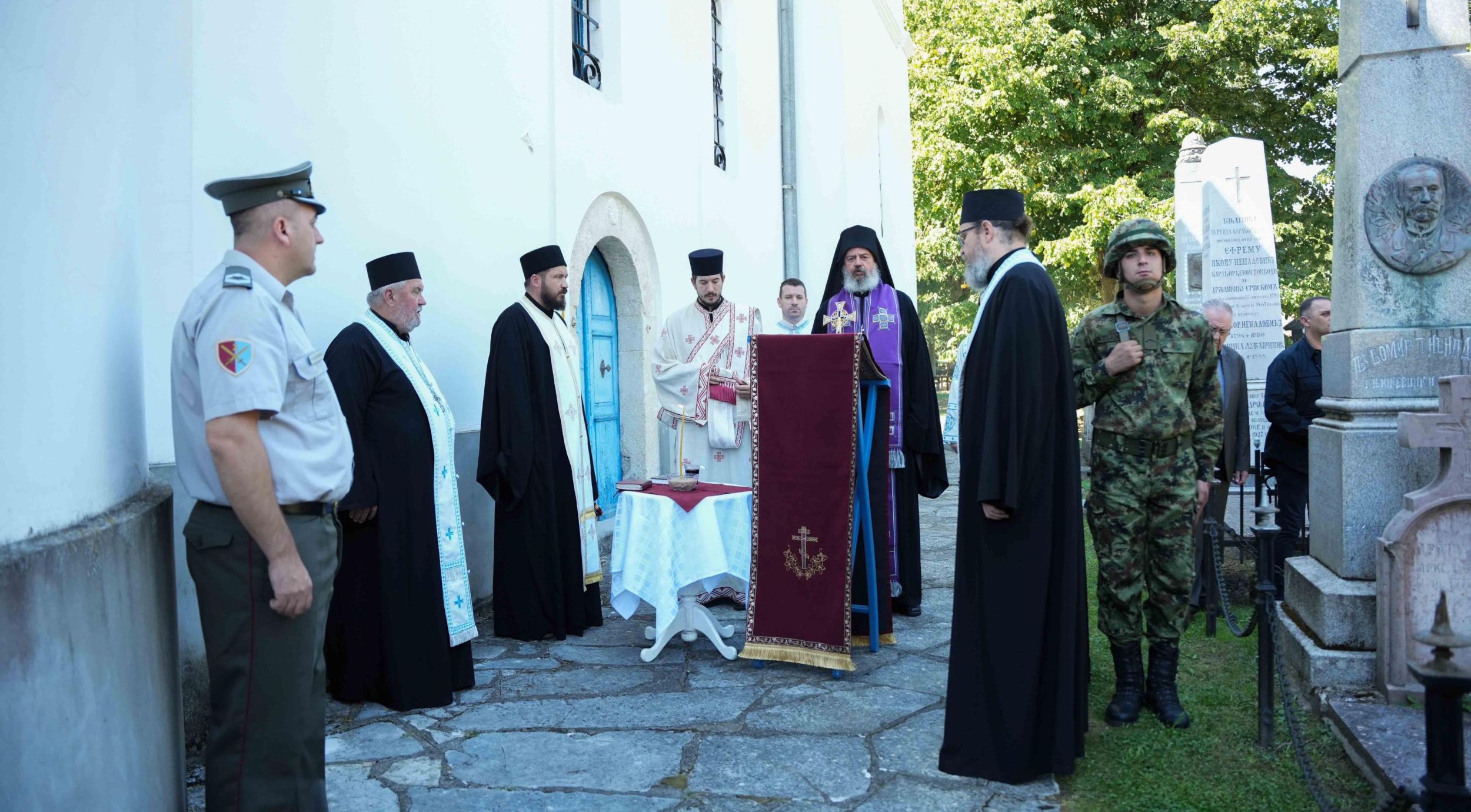 Епископ Исихије служио помен Ненадовићима поводом јубилеја - 220 година од оснивања Правитељствујушчег совјета сербског