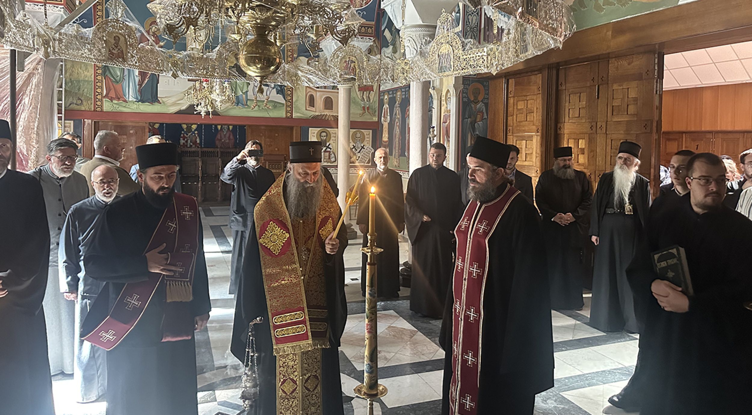 Патријарх Порфирије служио помен блежене успомене архимандриту Василију (Гондикакису)