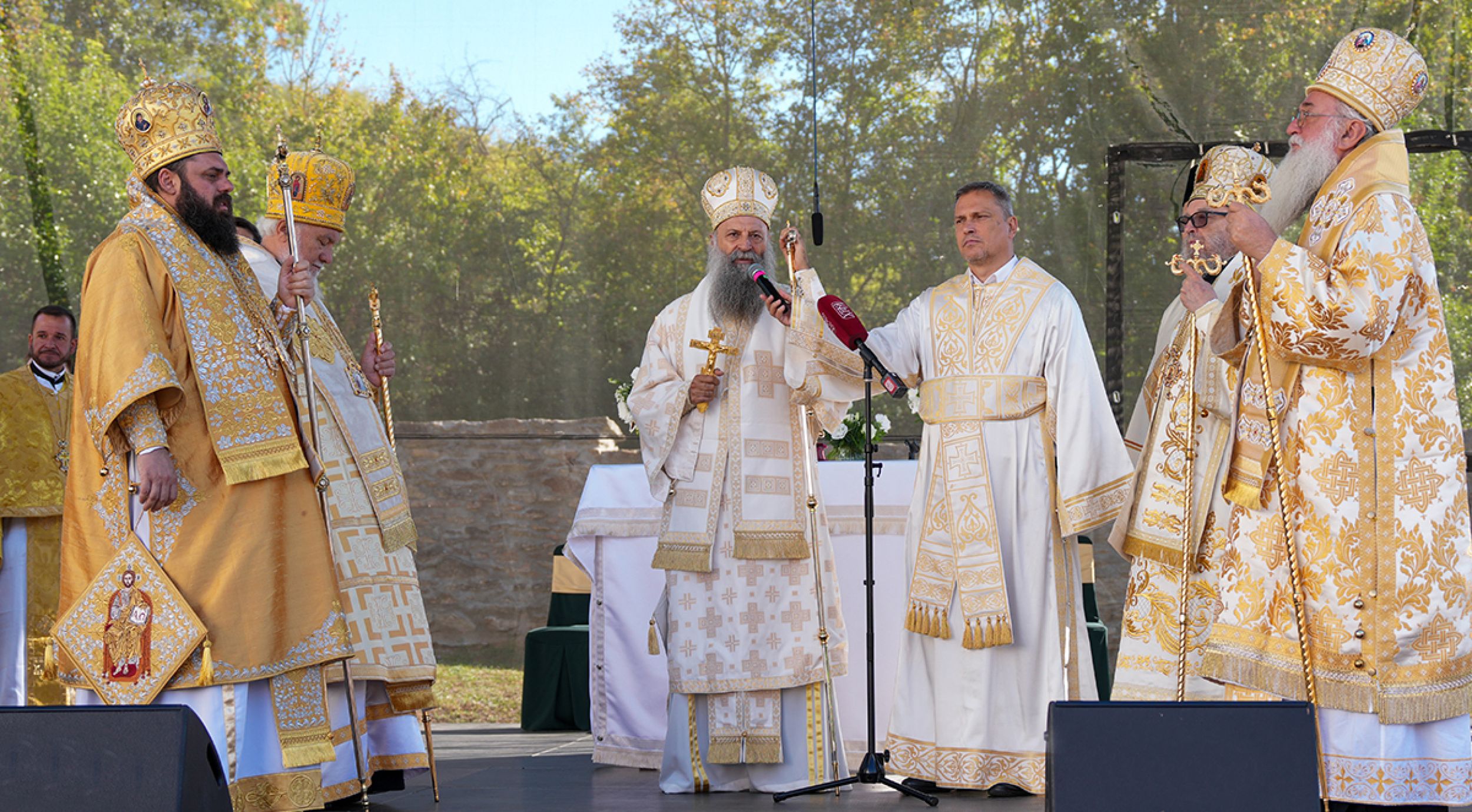 Патријарх Порфирије: Нека закон Божји, Јеванђеље Христово и реч љубави буду темељ нашег постојања