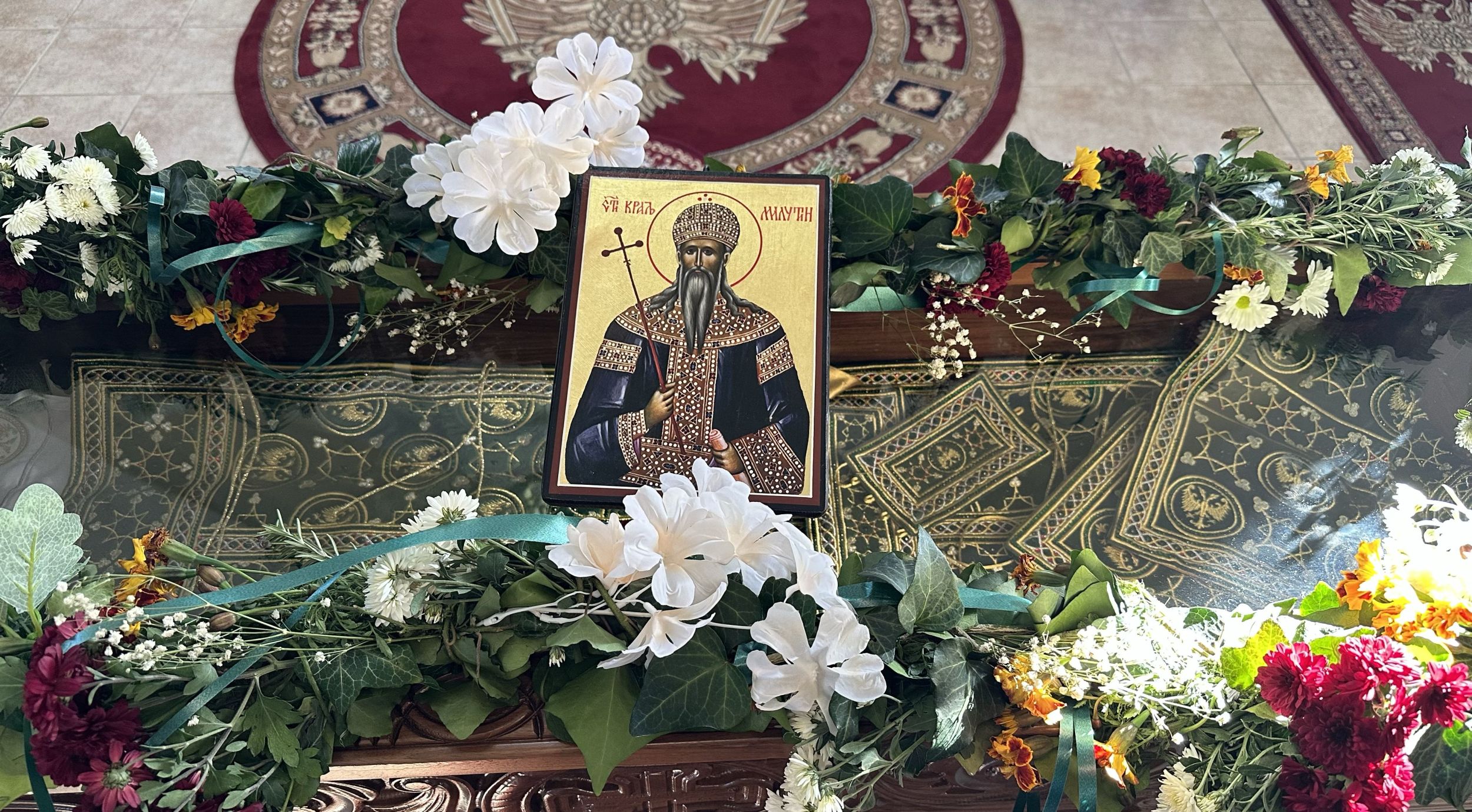 Одежда Светог краља Милутина у цркви у Милошевцу
