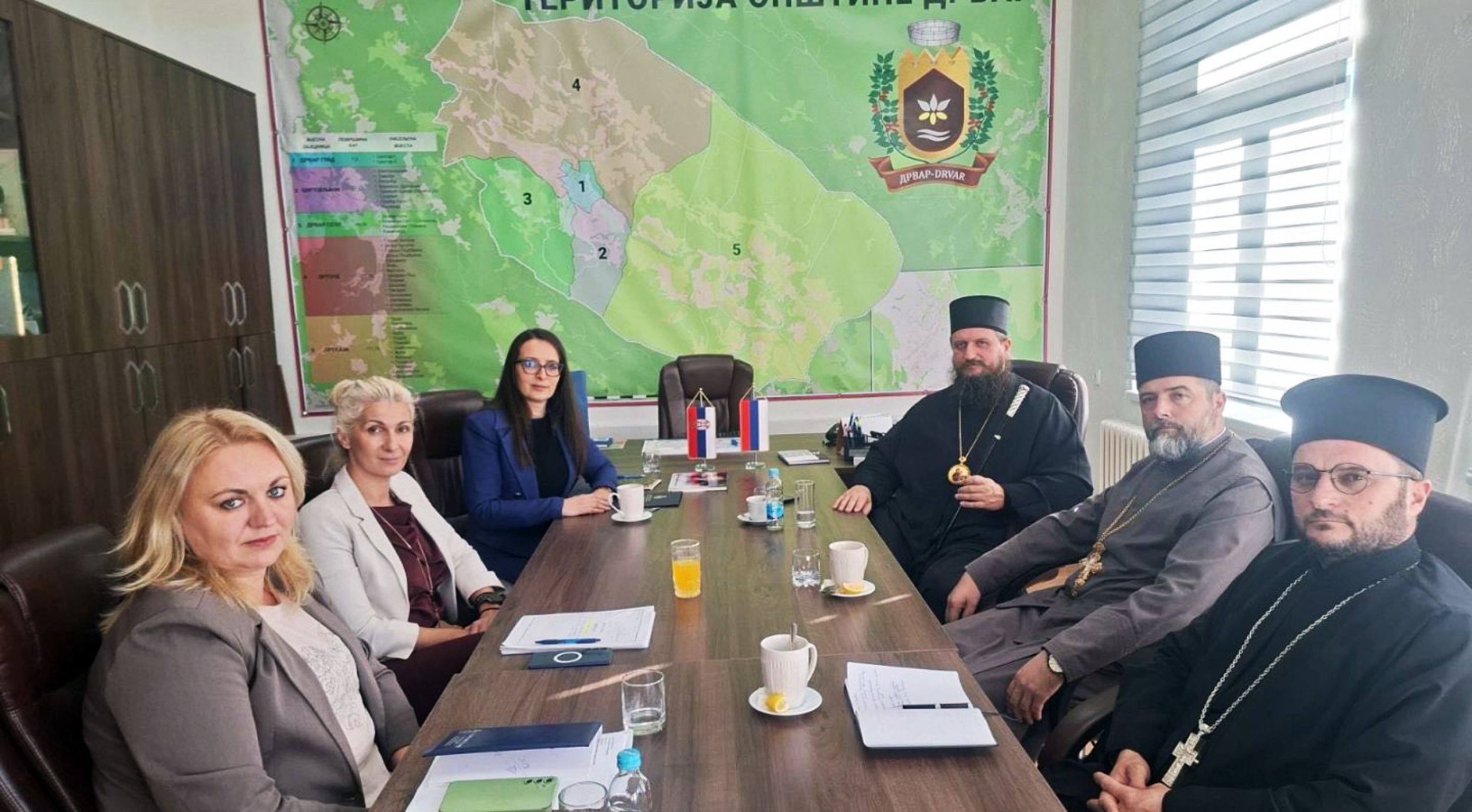 Владика Сергије посетио Општину Дрвар