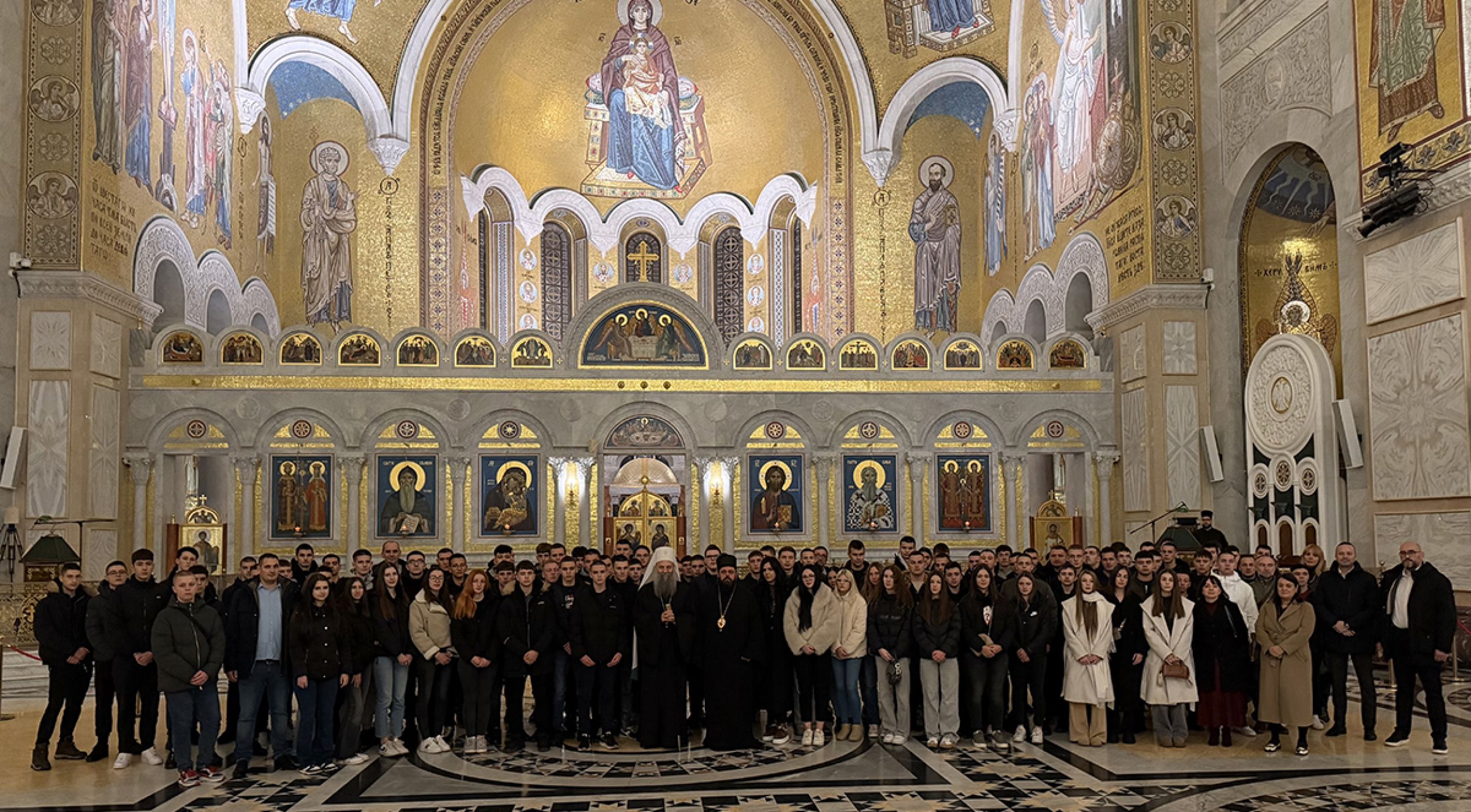 Патријарх Порфирије срдачно дочекао ученике из Вуковара у храму Светог Саве