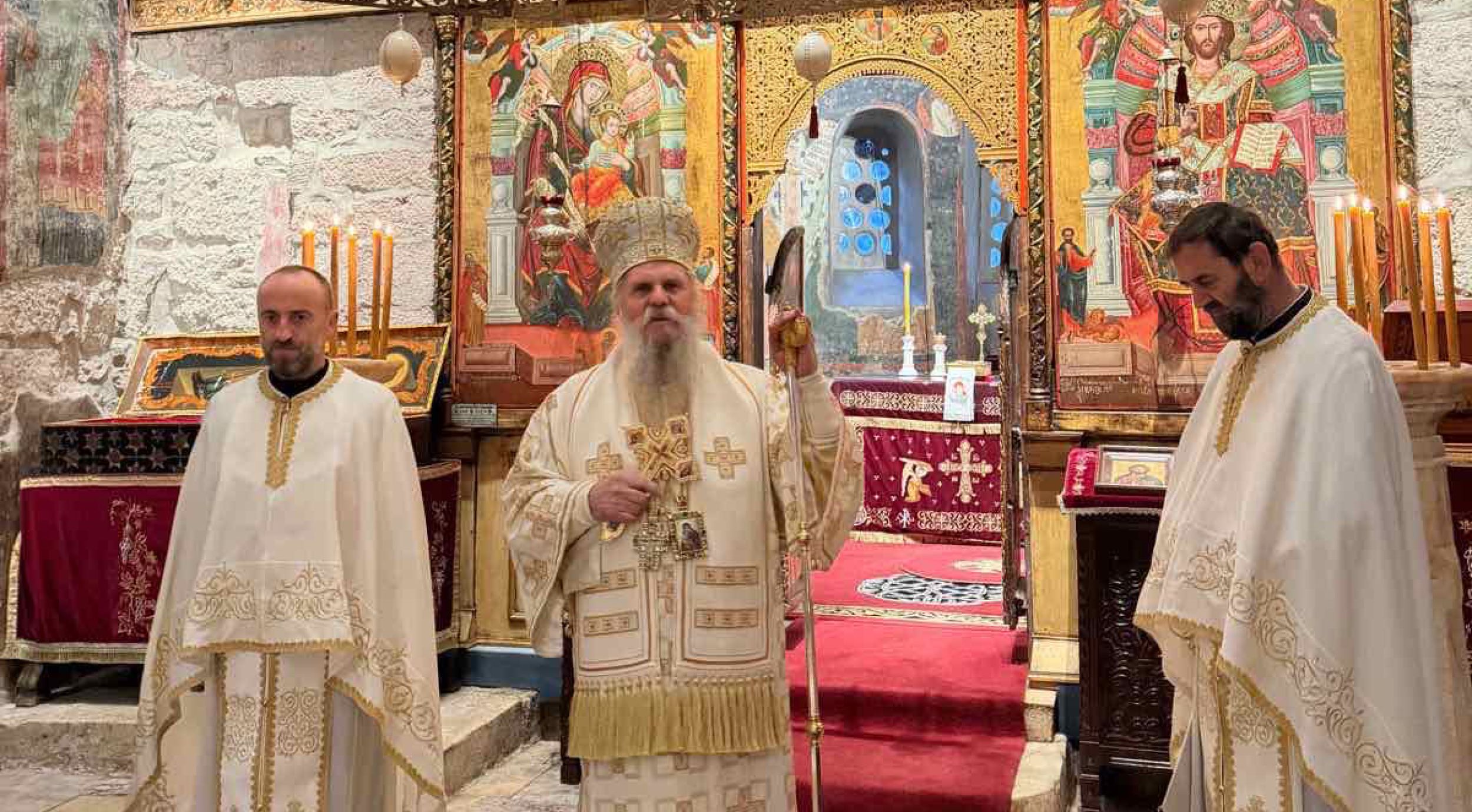 Владика Никон на Божић богослужио у Пећкој Патријаршији