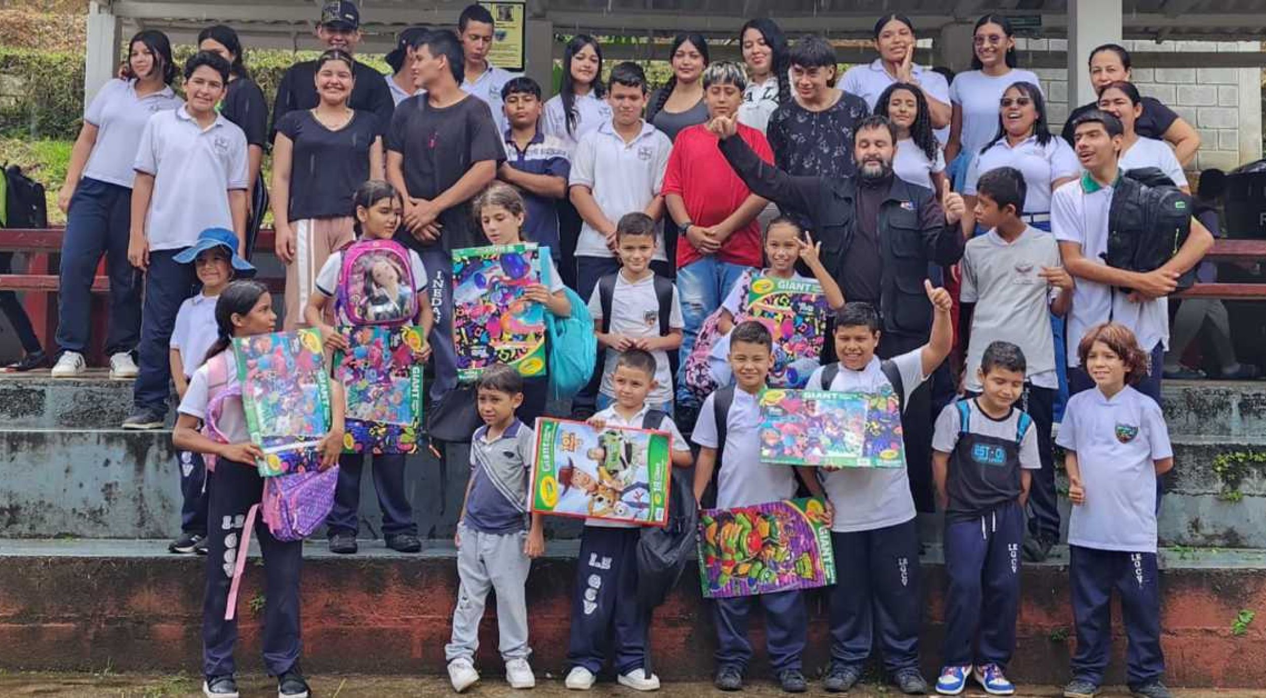 Фондација Српске Православне Цркве у Колумбији уручила помоћ за педесет малишана