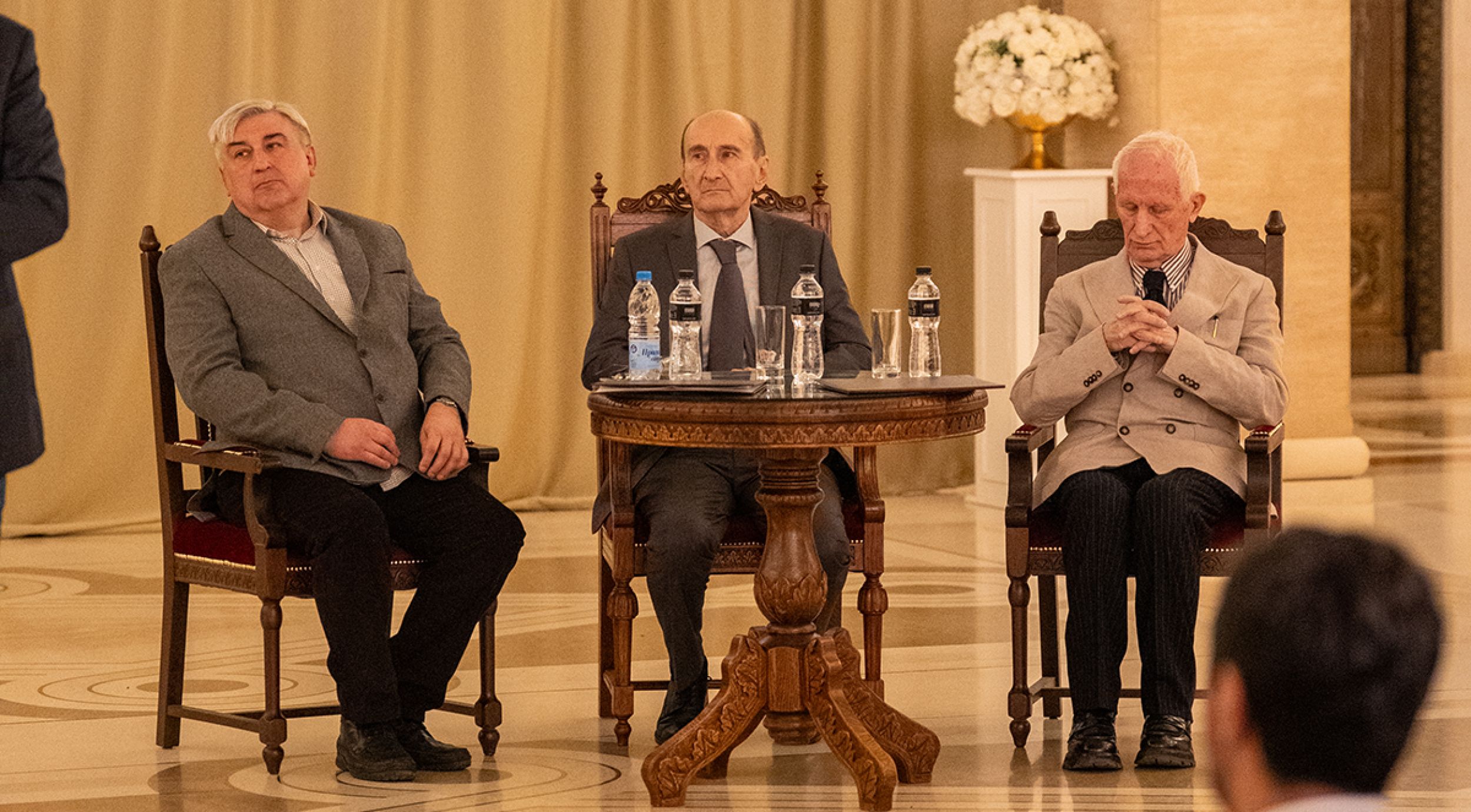 Песнику Мирославу Максимовићу додељена Извиискра Његошева