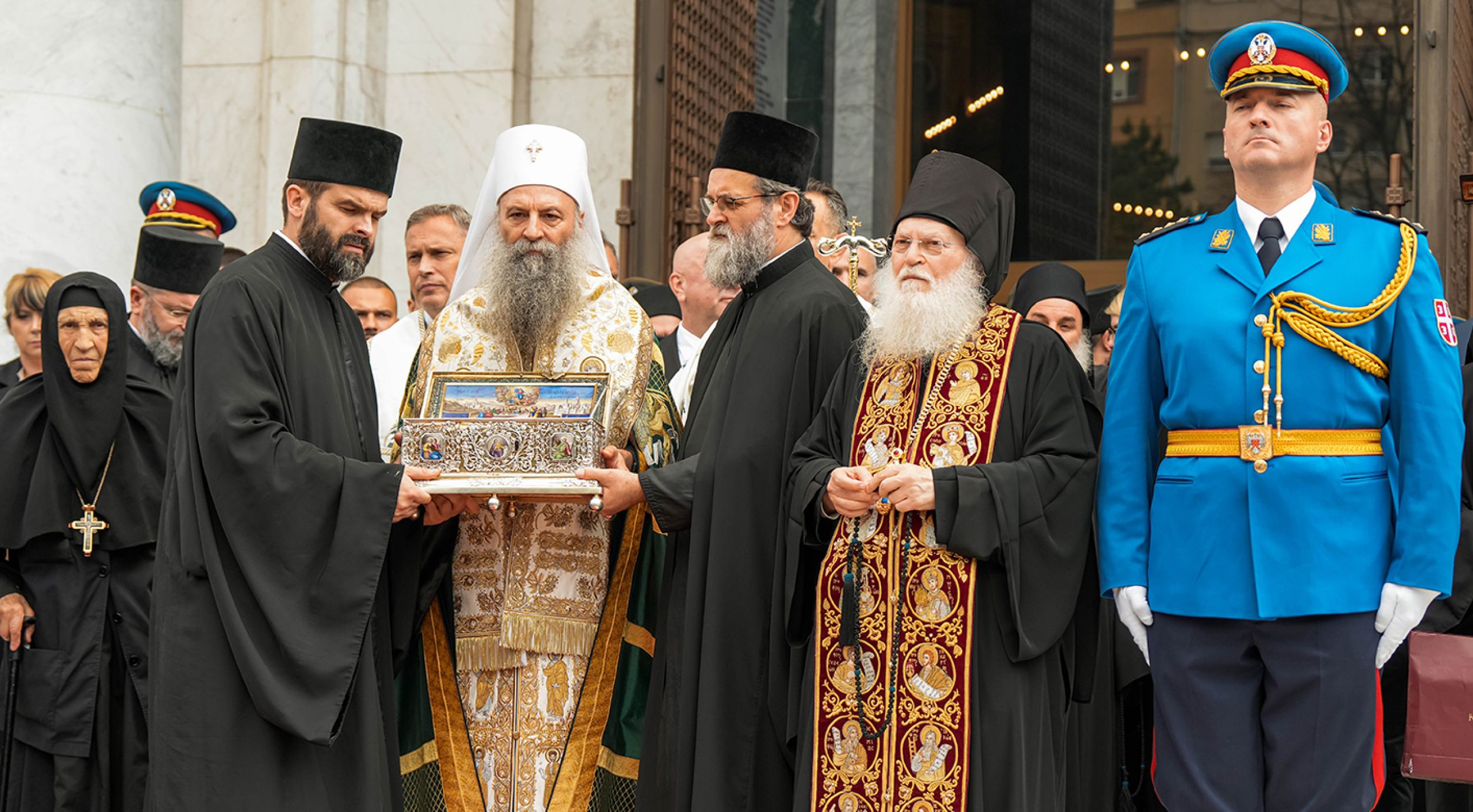 Часни Појас Пресвете Богородице испраћен уз највише црквене и државне почасти